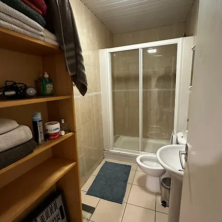 Charming 1-Bedroom Apartment Southfields, Лондон Экстерьер фото
