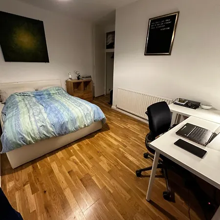 Charming 1-Bedroom Apartment Southfields, Лондон Экстерьер фото