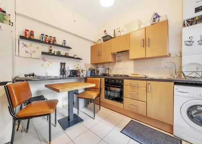 Charming 1-Bedroom Apartment Southfields, London