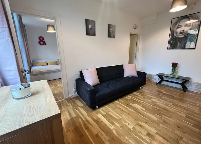 Charming 1-Bedroom Apartment Southfields, London