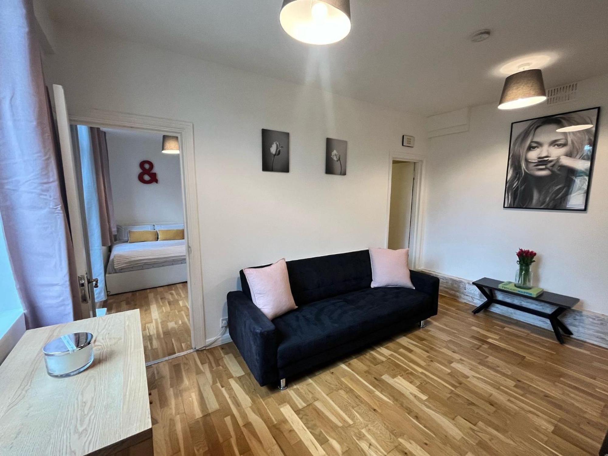 Charming 1-bedroom Southfields, Лондон